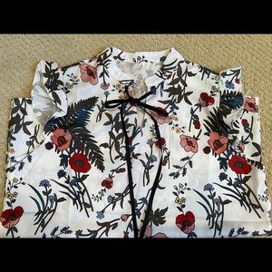 Floral feminine blouse *Never Worn*